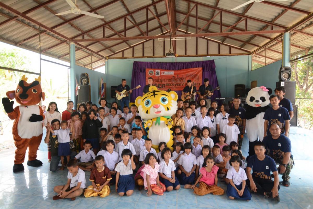 Aufklärungsarbeit in Dörfern und in Schulen